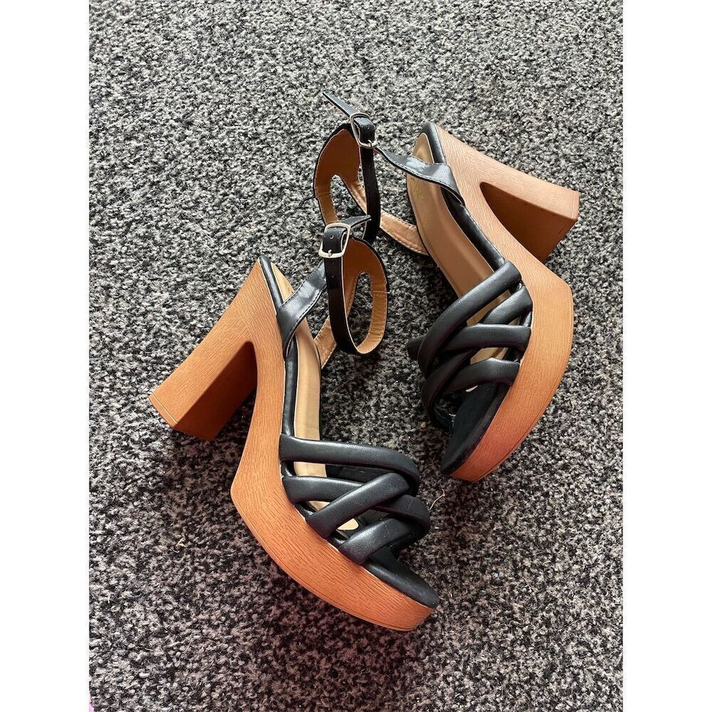 Yoki Black Strappy Platform Block Heel Sandals Size 8.5